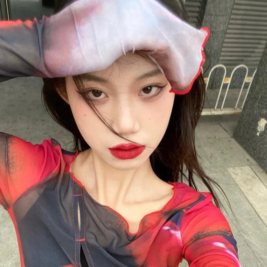 闪耀的她